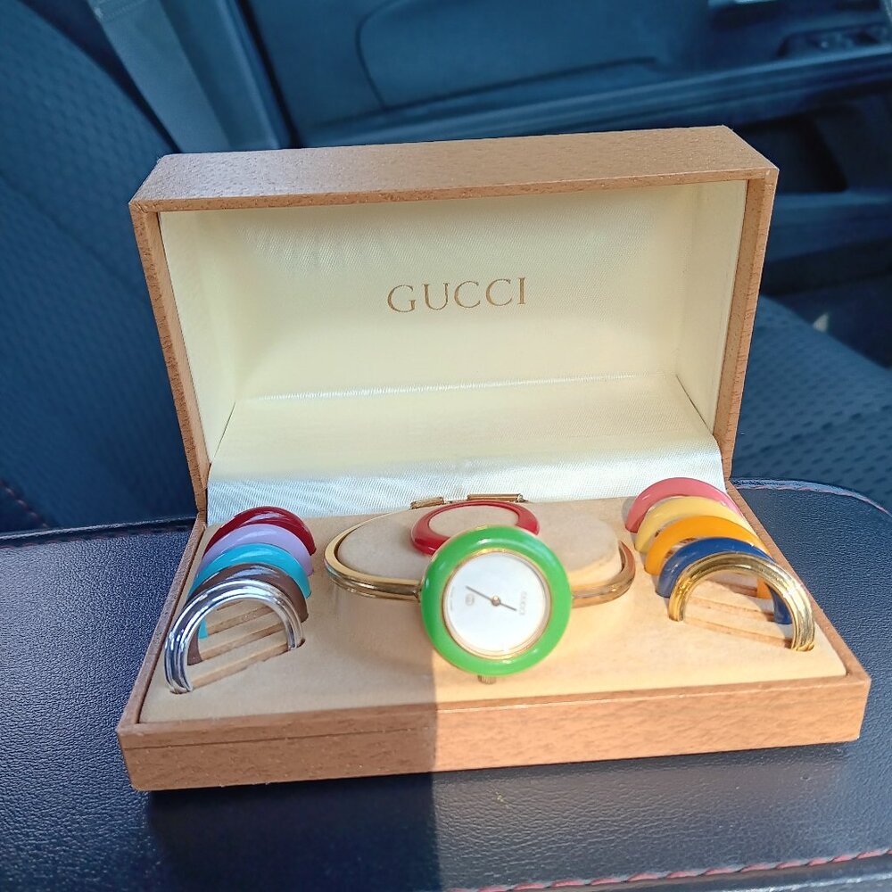 Vintage Gucci T1100 ladies watch with 12 interchangeable bezel rings
